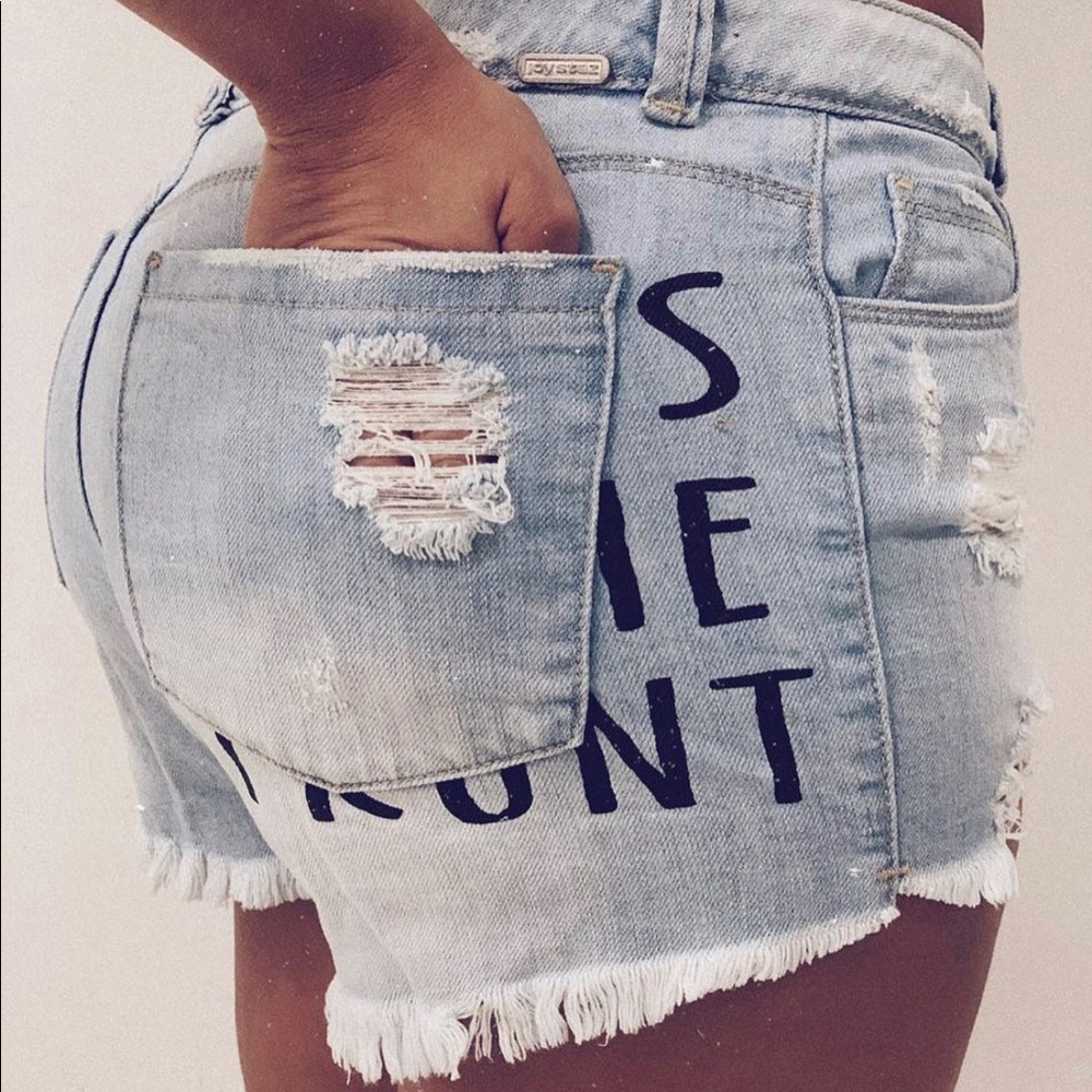 BOYFRIEND-FIT /LIGHTWASH/DISTRESSED SHORTS